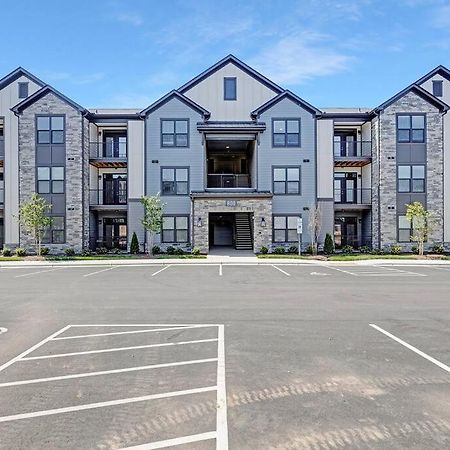 Stylish New Condo In Concord Extérieur photo