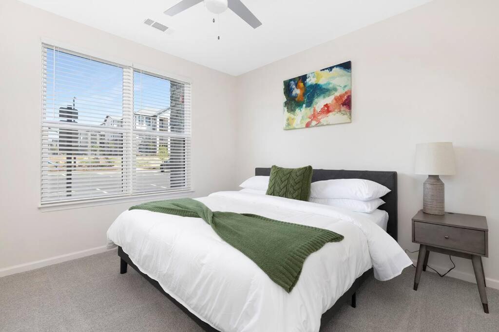 Stylish New Condo In Concord Extérieur photo