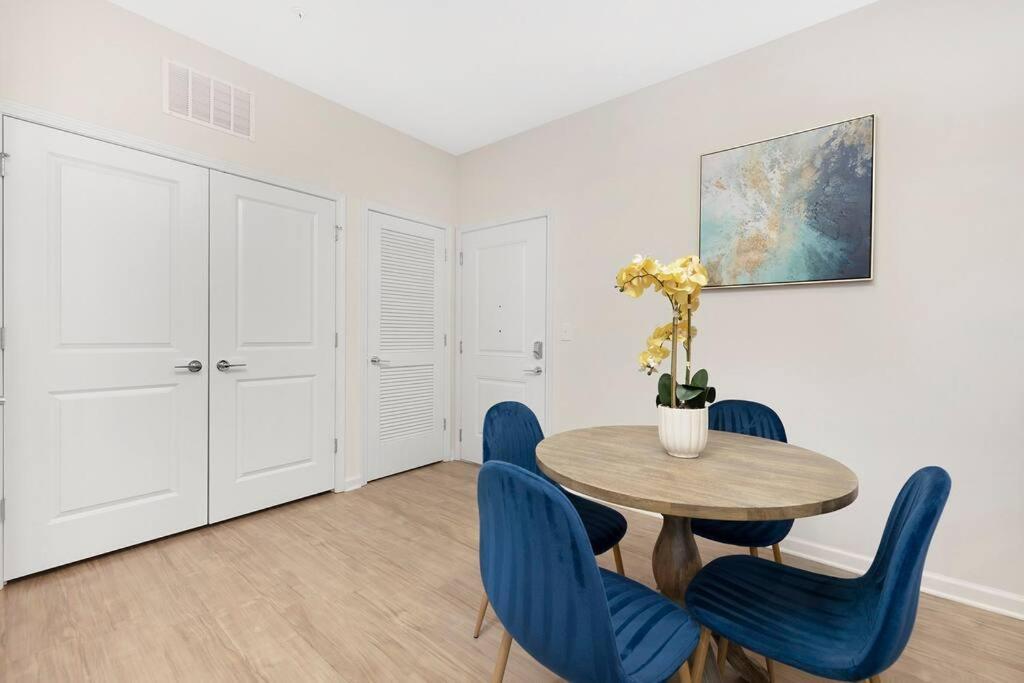 Stylish New Condo In Concord Extérieur photo