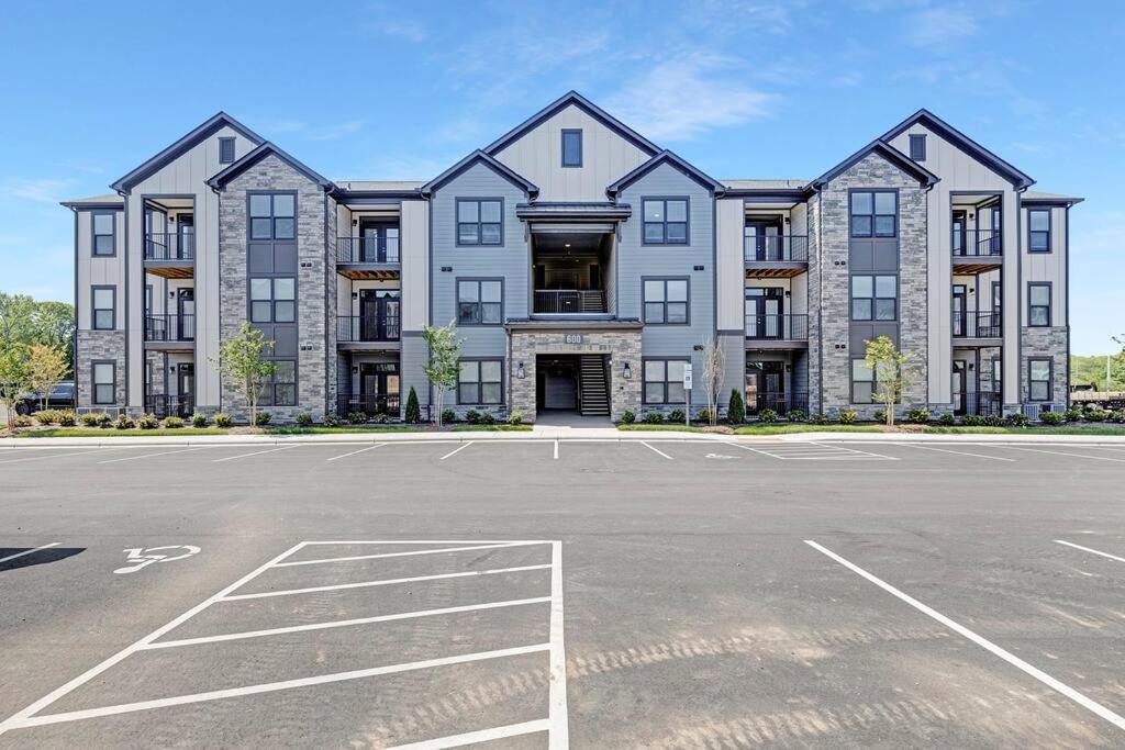 Stylish New Condo In Concord Extérieur photo
