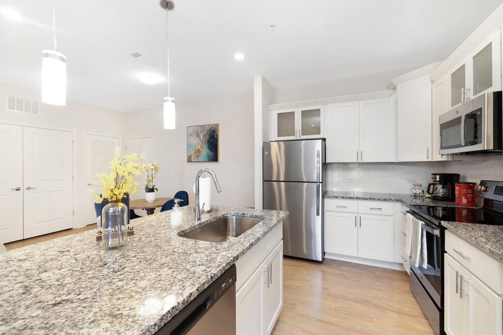 Stylish New Condo In Concord Extérieur photo