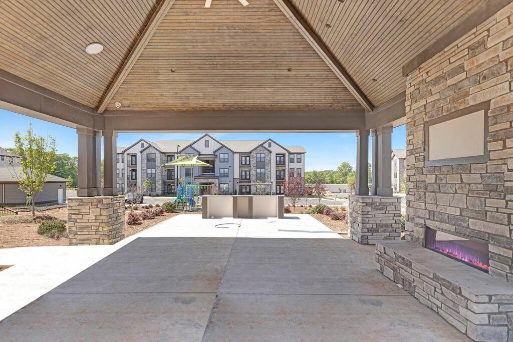 Stylish New Condo In Concord Extérieur photo