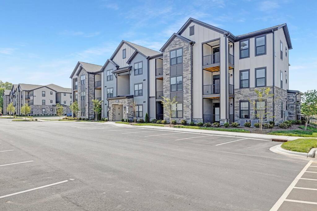 Stylish New Condo In Concord Extérieur photo