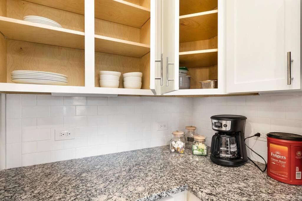 Stylish New Condo In Concord Extérieur photo