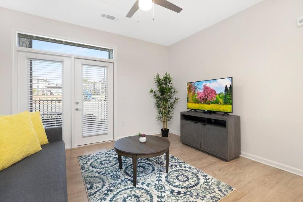 Stylish New Condo In Concord Extérieur photo