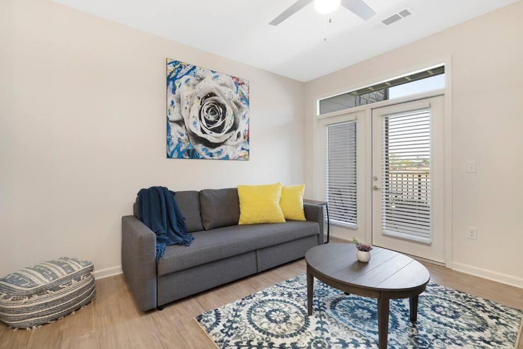 Stylish New Condo In Concord Extérieur photo